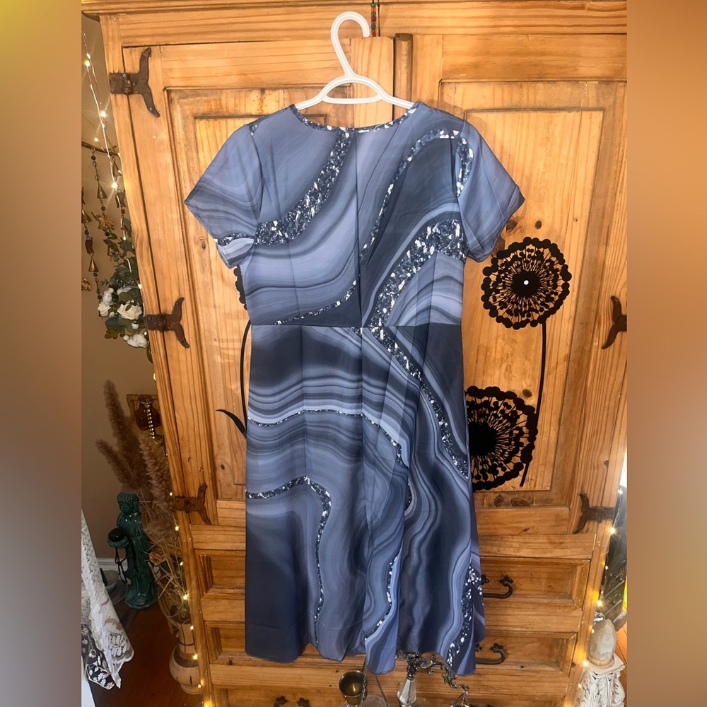 Beautiful Blue White Layered /Asymmetrical Hem -V-Neck Flowy Dress- NWOT- SzM ☀️ - Picture 9 of 9